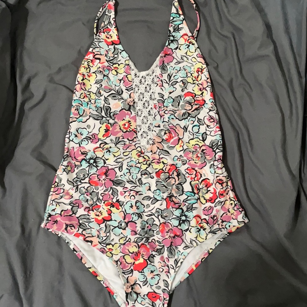 One piece swim suit